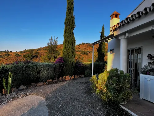 3 bed villa surrounded with tropical gardens with private pool 2 km from town. - Pool