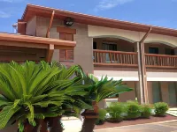 Countryside Inn - parking