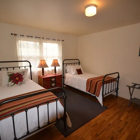 Spacious Farm House on the working historic Story Ranch, private river access Hotels in Emigrant