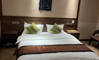 Yulong Baisha Alley Courtyard Inn