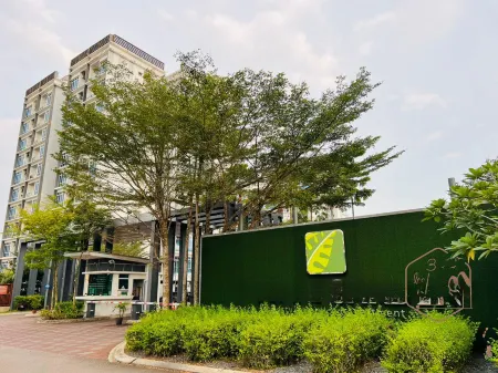 The Senai Garden Apartment Near Senai Airport&Jpo Отели рядом с достопримечательностью «Johor Premium Outlets»