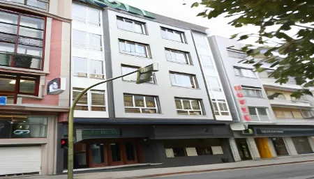 Hotel Herbiña Отели рядом с достопримечательностью «Epsilon»