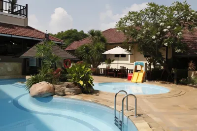 Resor Tuban Tropis Hotel dekat Parkiran Makam Sunan Bonang