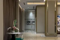 RedLiving Apartemen Transpark Cibubur - Ens Room فنادق في Jatisampurna