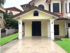 Hanna Homestay Kangar