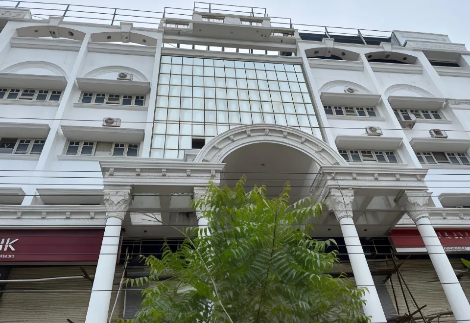 Suitetrails - Priya Hotel