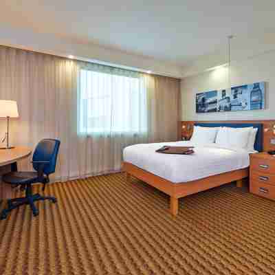 Hampton by Hilton London Luton Airport Rooms