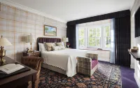 Graduate by Hilton Evanston Hotels near Play It Again Sports Evanston