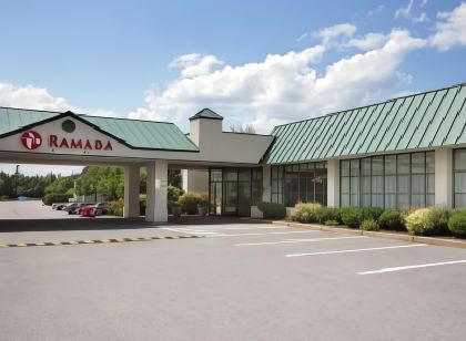 Ramada by Wyndham Ellsworth / Bar Harbor