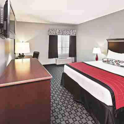 La Quinta Inn & Suites by Wyndham Decatur Rooms