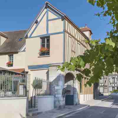 Hôtel Aux Vieux Remparts Hotel Exterior