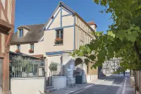 Hôtel Aux Vieux Remparts the Originals Relais