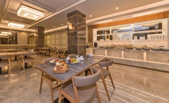 Golden Royal Hotel & Spa - Housity