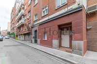 Ayz Luis Cabrera-Auto Check-in Property Hotels in Chamartin