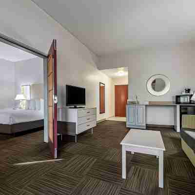 Best Western Auburndale Inn  Suites Rooms