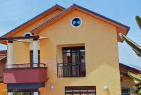 Travel Inn Guest House فنادق في 