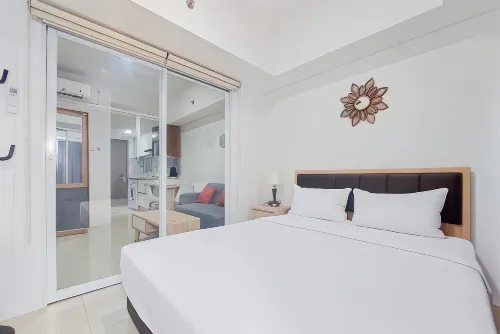 Cozy and Well Furnished 1Br at Tamansari Bintaro Mansion Apartment by Travelio Hotels in Pondok Aren