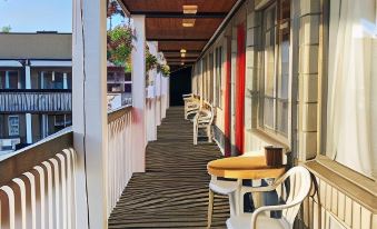 Thunderbird Motor Inn