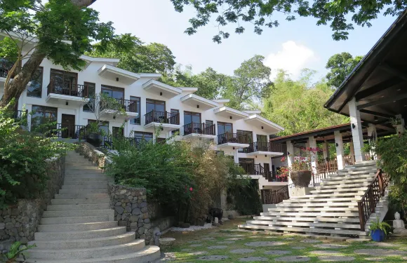 愛亞納爾海灘潛水度假村