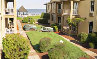 Clinton Inn & Suites