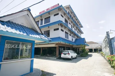 RedDoorz Plus Near Pelabuhan Bitung Hotels in Aertembaga