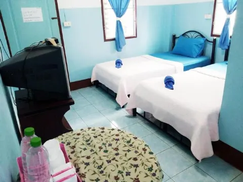 ห้องสำหรับสามท่าน (เฉพาะพัดลมไฟฟ้า)