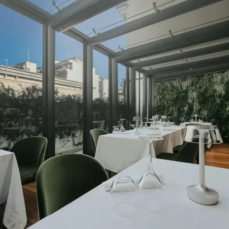 Bacã Suites, Restaurant & Bar