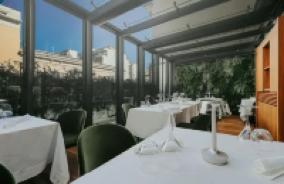 Bacã Suites, Restaurant & Bar