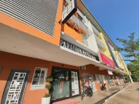 Paradian Hotel Hotels near Jelita Ostrich Farm