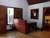 Petit Hotel Caraguata - parkir