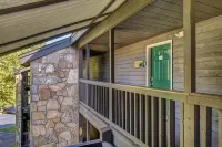 Beautiful Mtn Views! Wi-Fi, Hot Tub, Sauna, Cabin Feel! New Low Rates!