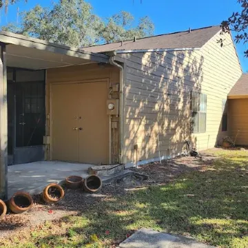 New King Bed in Spacious Ridge Manor Villa with BBQ, Screened Lanai, and Views
