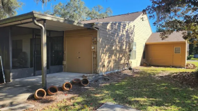 New King Bed in Spacious Ridge Manor Villa with BBQ, Screened Lanai, and Views