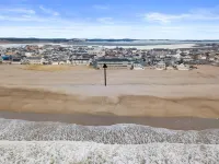 • Oceanside condo ON Hampton Beach •