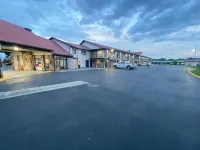 Motel 6 Manchester, TN - parking
