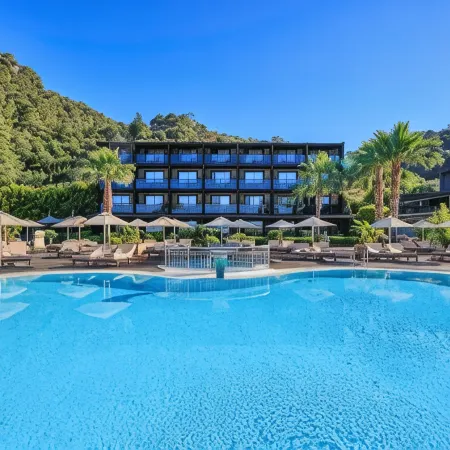 Manaspark Deluxe Hotel