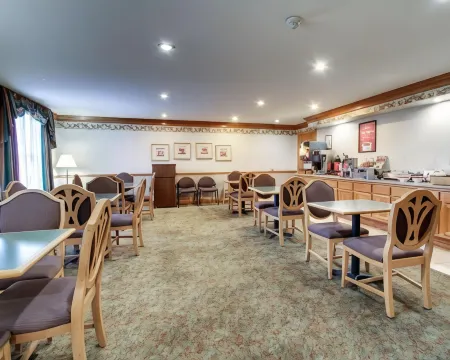 Econo Lodge Inn & Suites Отели рядом с достопримечательностью «FRC-Flowood Remote Control Indoor Park»