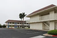 Motel 6 Pismo Beach, CA - Pysäköinti