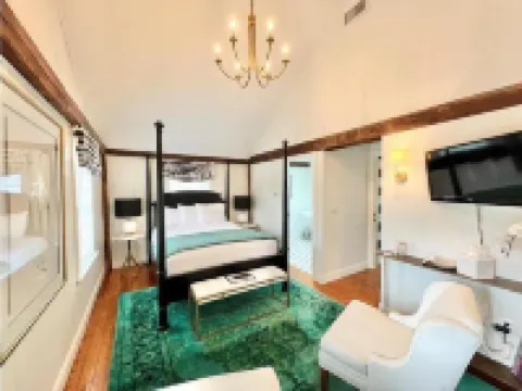 James Pharmacy Bed and Breakfast Hotels in Old Saybrook