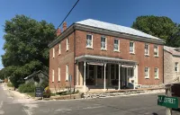 Corner George Inn Bed & Breakfast Hotels in Prairie du Rocher Precinct