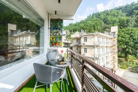 Homlee-Heaven in Hills 1BHK-Parking-Lift-Tapovan