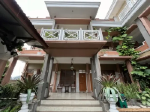 Urbanview Syariah Hotel Kanigara Batu