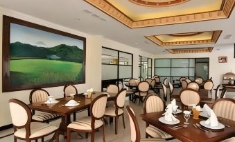 Yusro Hotel Restaurant & Convention
