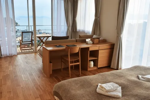 MY Lodge Naoshima - bars