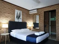 Pacific Paradise Airport Motel Hotels in Diddillibah