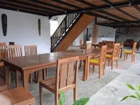 Family House Hotel Kuta فنادق في بوجوت