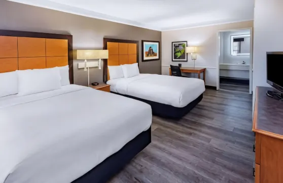 拉雷多I-35拉昆塔温德姆酒店