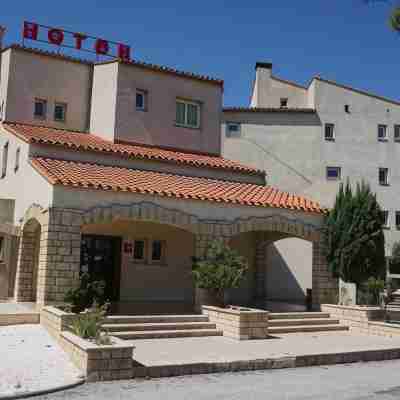 Le Neoulous Hotel Exterior