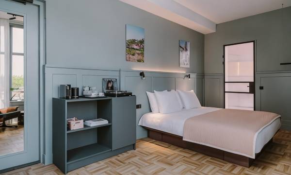 Supernova Hotel