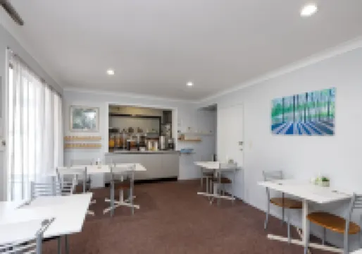 裏維埃拉魯思文汽車旅館